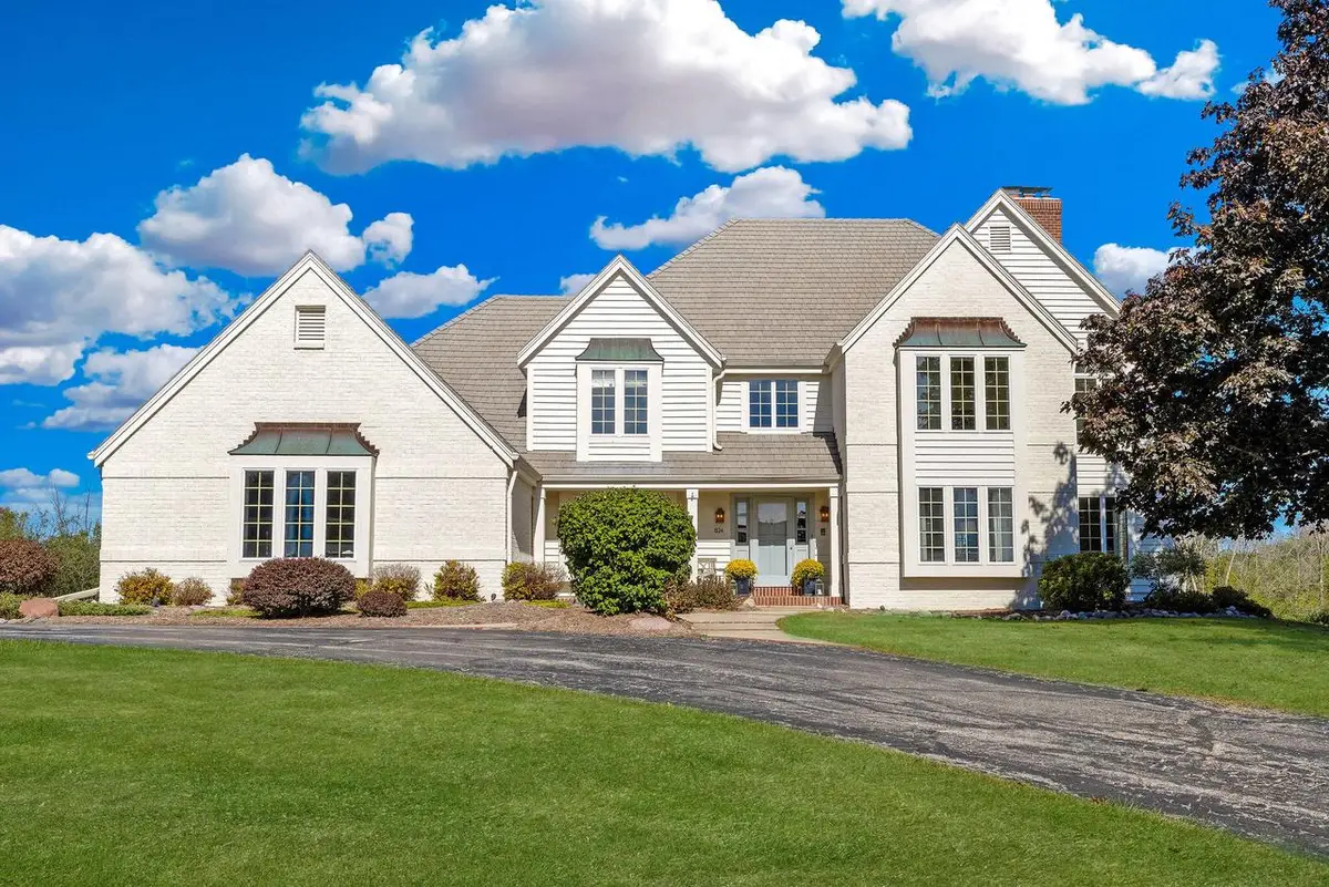 824 W Fox Hunt TRACE, Mequon, WI 53092 - Image #1