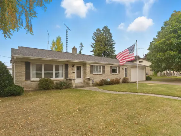 2206 Division STREET, Manitowoc, WI 54220