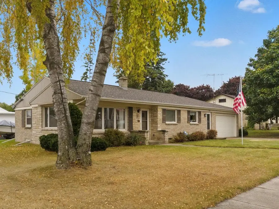 2206 Division STREET, Manitowoc, WI 54220 - Image #2