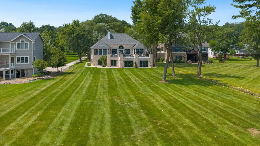 W304N2470 Maple AVENUE, Pewaukee, WI 53072 - Image #3