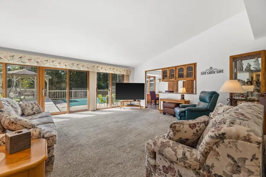 N61W16085 Hawthorne DRIVE, Menomonee Falls, WI 53051 - Image #2