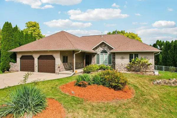 306 Hillside CIRCLE, Johnson Creek, WI 53038