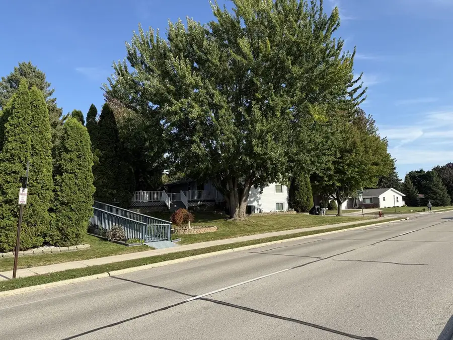 2471 E Mark DRIVE, Sheboygan, WI 53083 - Image #2