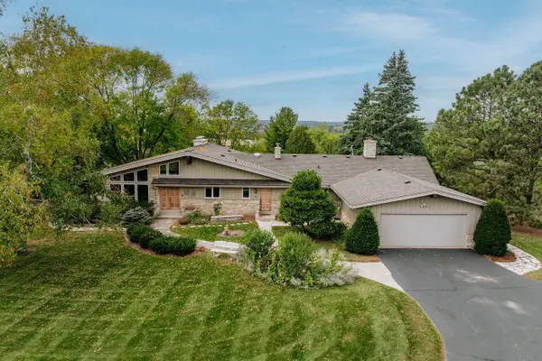 S23W27100 Shananagi LANE, Waukesha, WI 53188