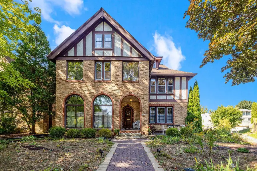 2123 E Beverly ROAD, Shorewood, WI 53211 - Image #2