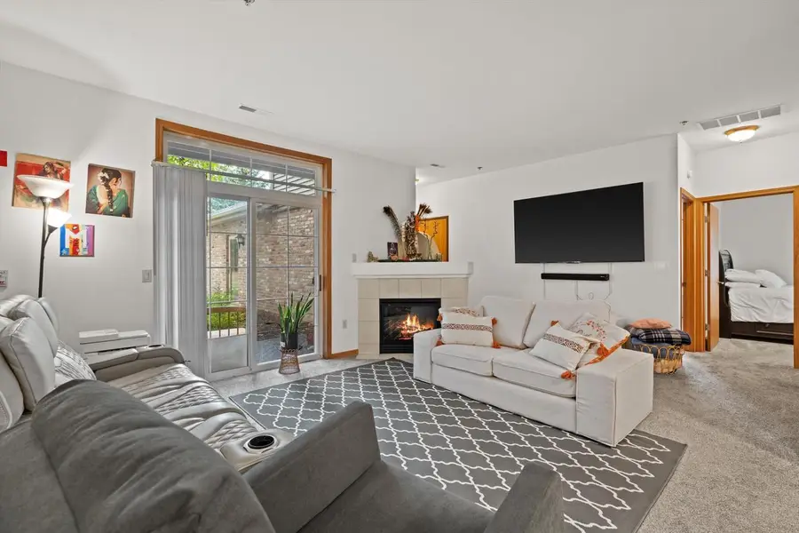 210 W Oak Leaf DRIVE #6, Oak Creek, WI 53154 - Image #3