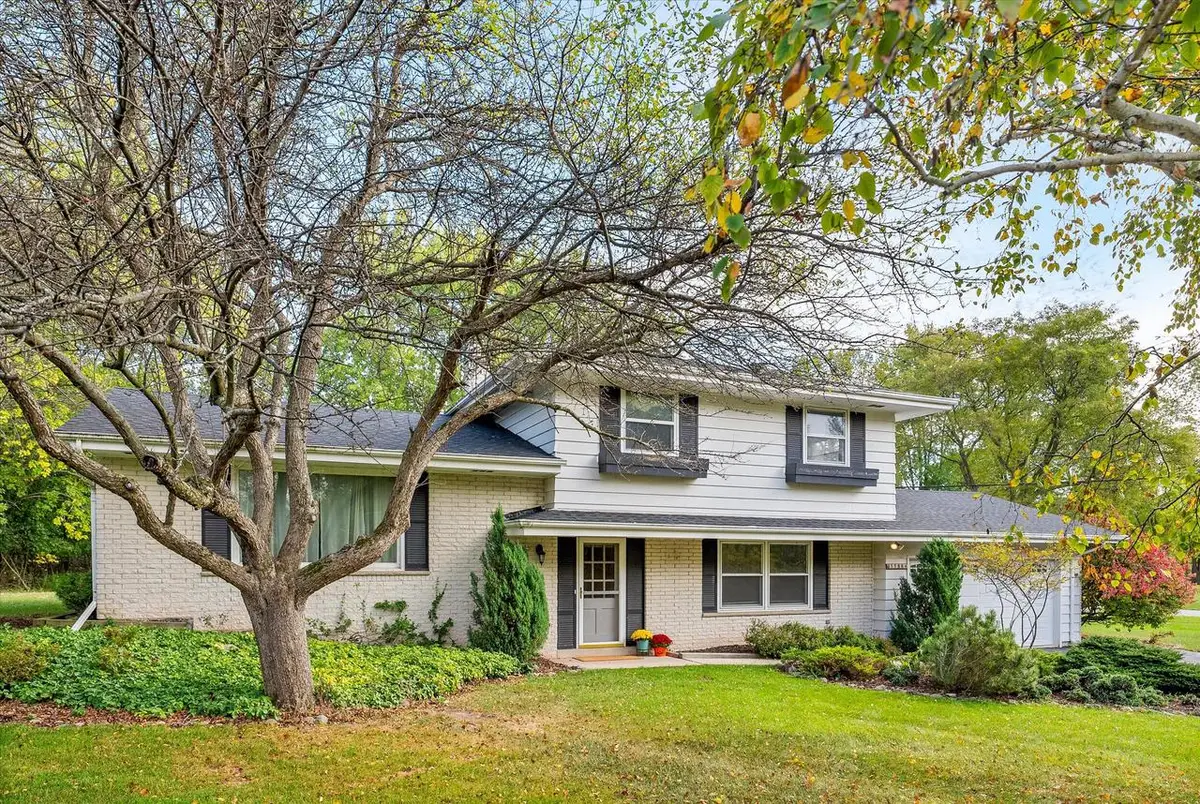 11884 N Oriole LANE, Mequon, WI 53092 - Image #1