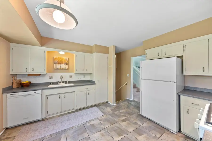 11884 N Oriole LANE, Mequon, WI 53092 - Image #3