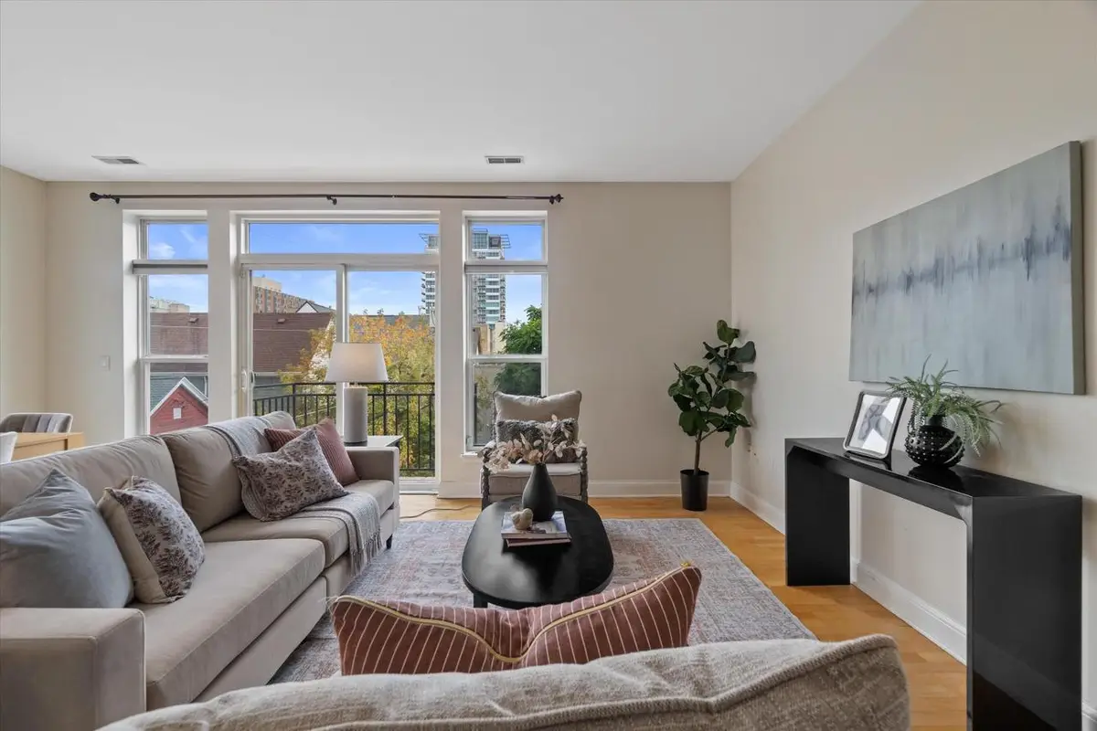 1550 N Warren AVENUE #304, Milwaukee, WI 53202 - Image #1