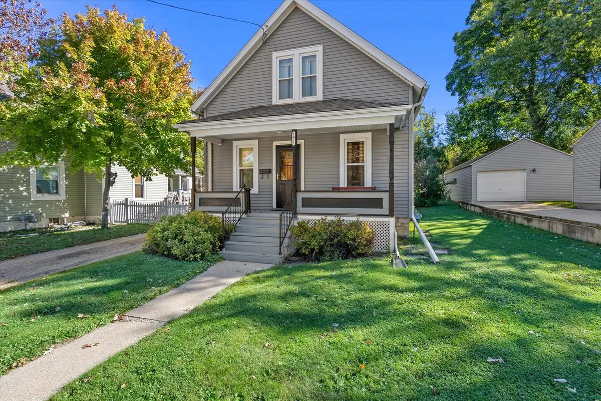 1471 Cleveland AVENUE, Waukesha, WI 53186 - Image #1