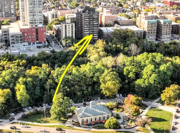 1919 N Summit AVENUE #11B, Milwaukee, WI 53202