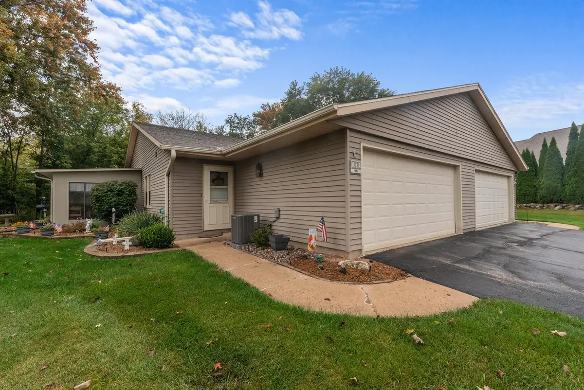 105 Tamarack CIRCLE, Hartford, WI 53027 - Image #1