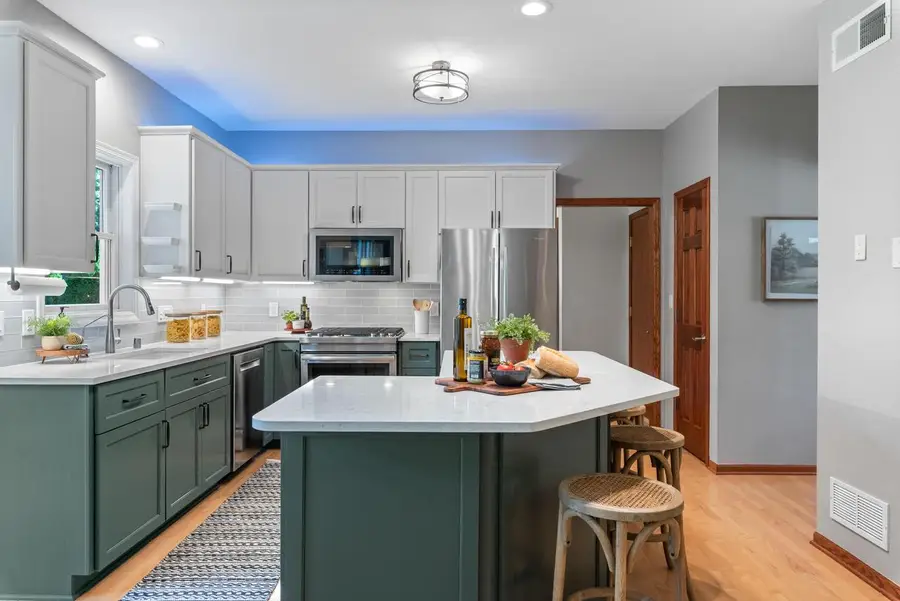 N30W6880 Lincoln BOULEVARD, Cedarburg, WI 53012 - Image #2