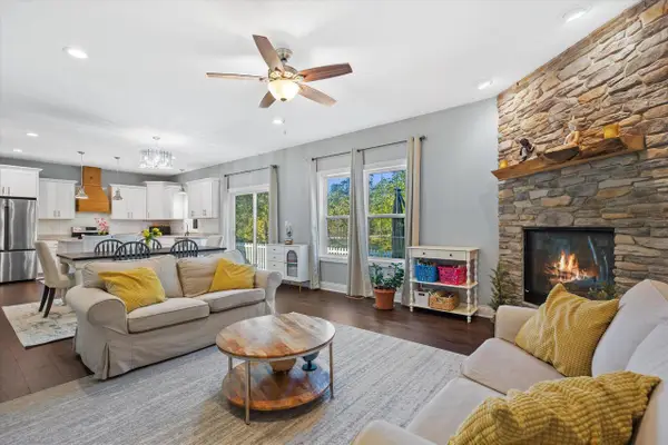 7853 S Ridgewood DRIVE, Franklin, WI 53132