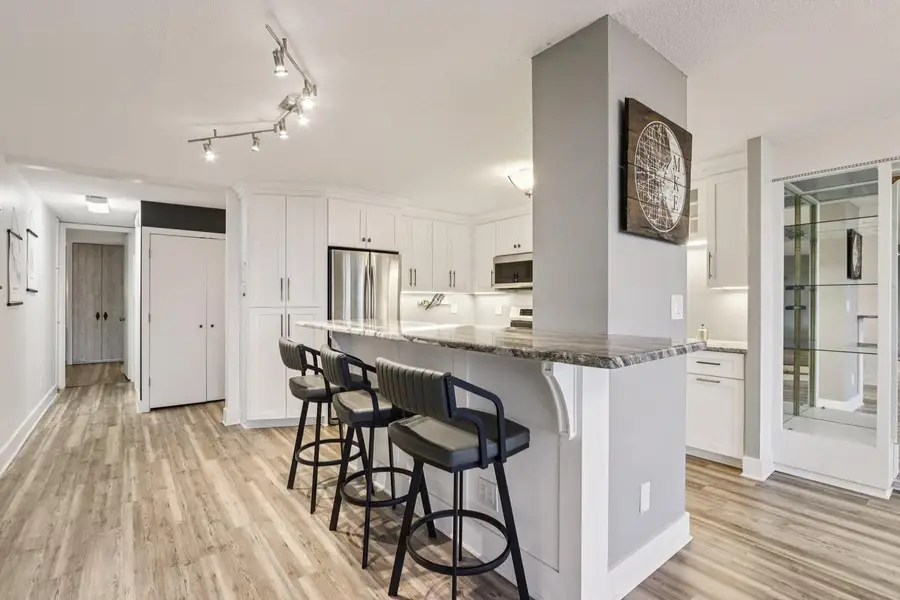 1919 N Summit AVENUE #1D, Milwaukee, WI 53202 - Image #3