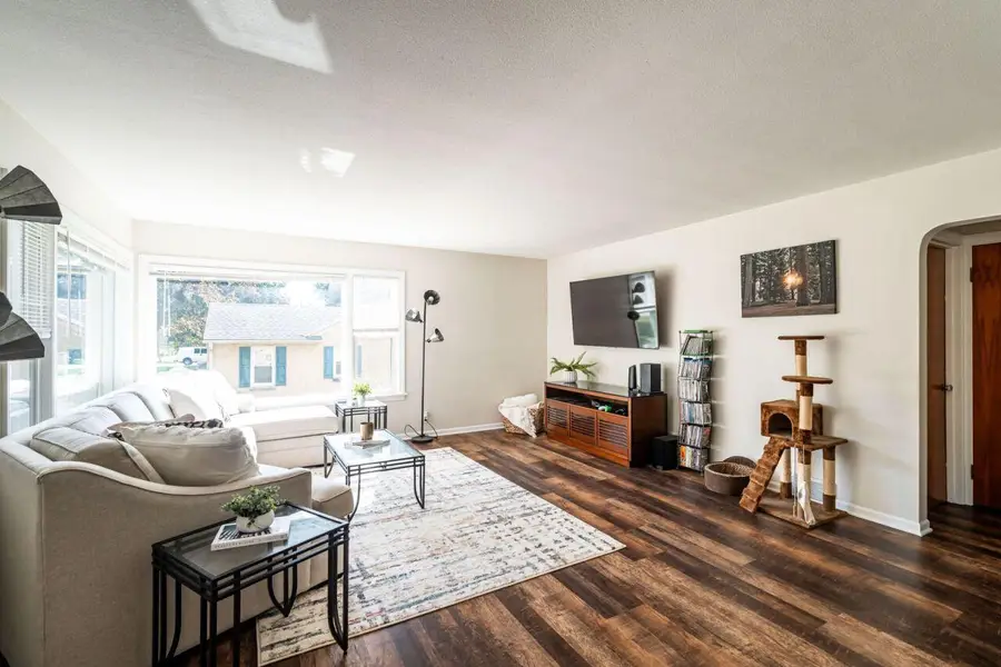 227 Park Crest DRIVE, Thiensville, WI 53092 - Image #3