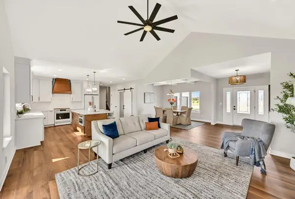 N66W34839 Baltic PASS, Oconomowoc, WI 53066