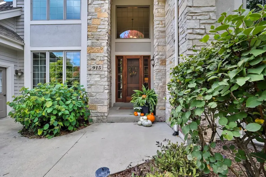 915 Schloemer DRIVE, West Bend, WI 53095 - Image #2