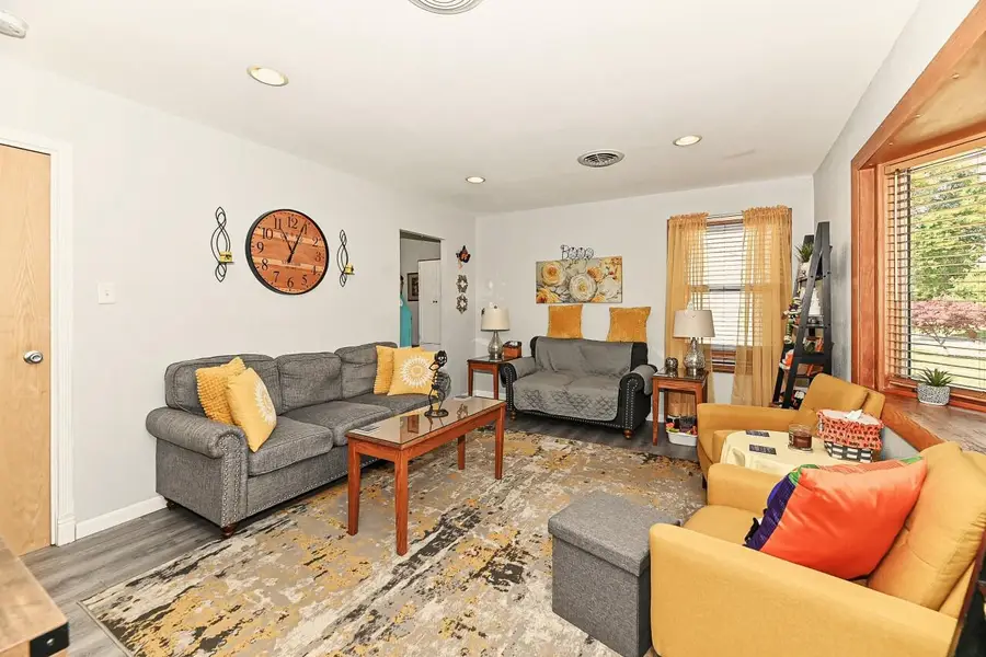 6829 W Kinnickinnic River PARKWAY, Milwaukee, WI 53219 - Image #3