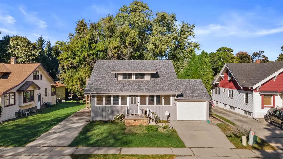 914 W Wisconsin AVENUE, Oconomowoc, WI 53066 - Image #1