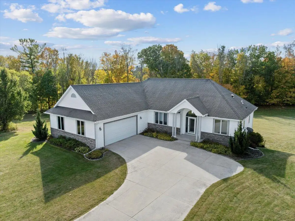 223 Concord DRIVE, Sheboygan Falls, WI 53085 - Image #1