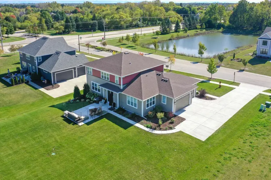 7690 W Preserve PARKWAY, Mequon, WI 53097 - Image #2