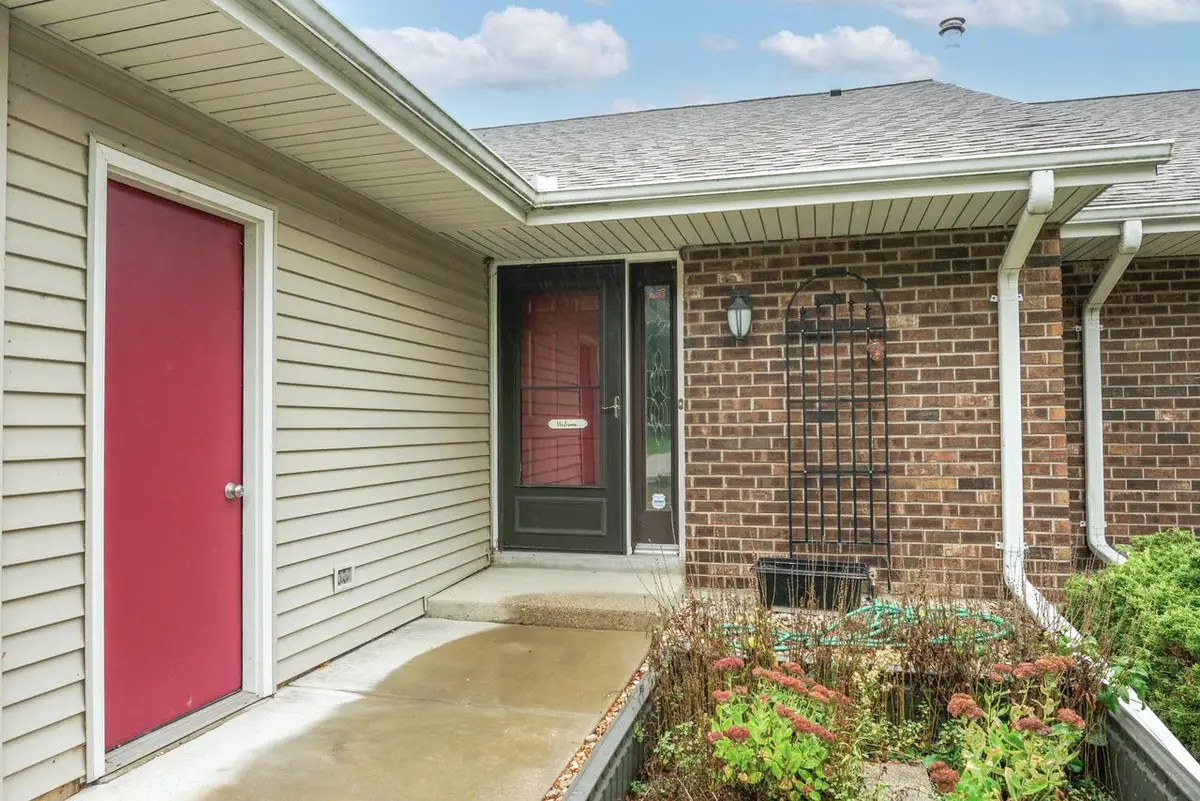 N49W36150 Nottingham LANE #12, Oconomowoc, WI 53066 - Image #1