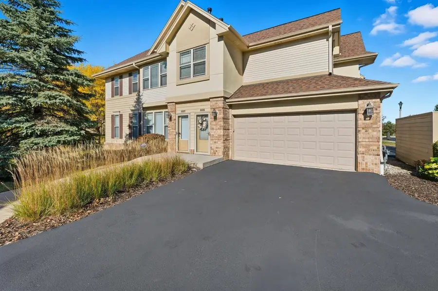 8685 S Deerwood LANE, Franklin, WI 53132 - Image #2