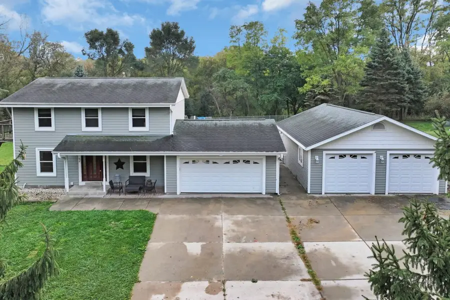 W2585 Long Meadow DRIVE, Elkhorn, WI 53121 - Image #2