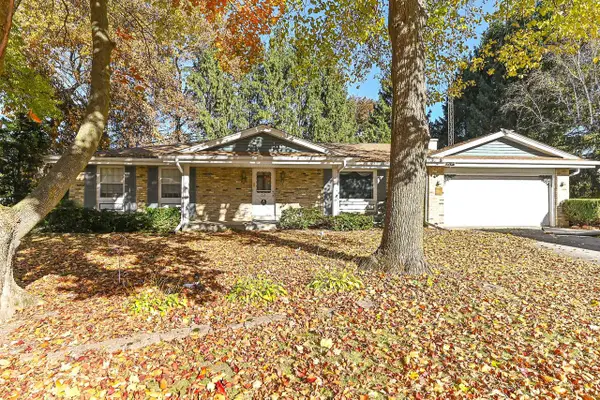 740 E Lisbon ROAD, Oconomowoc, WI 53066