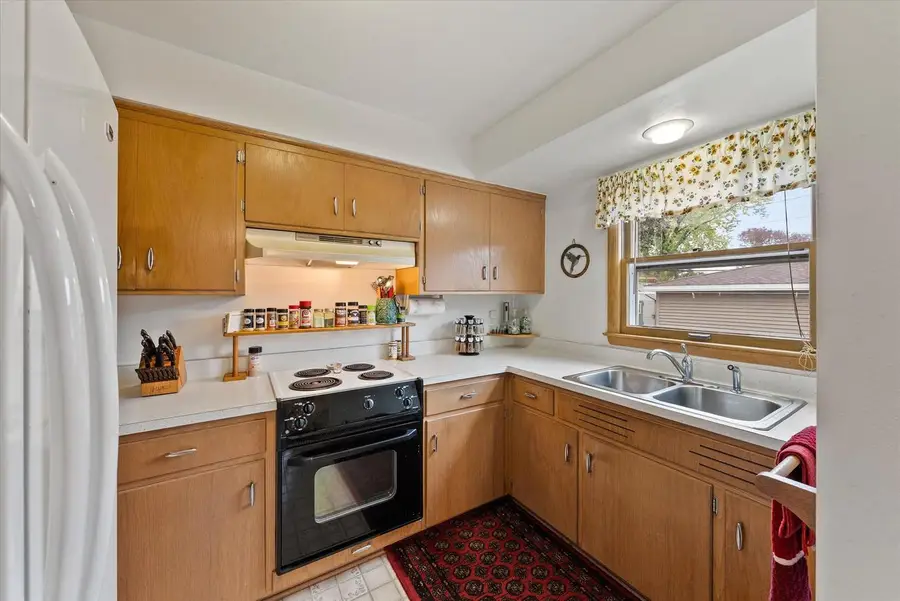 122 E James DRIVE #124, Port Washington, WI 53074 - Image #2