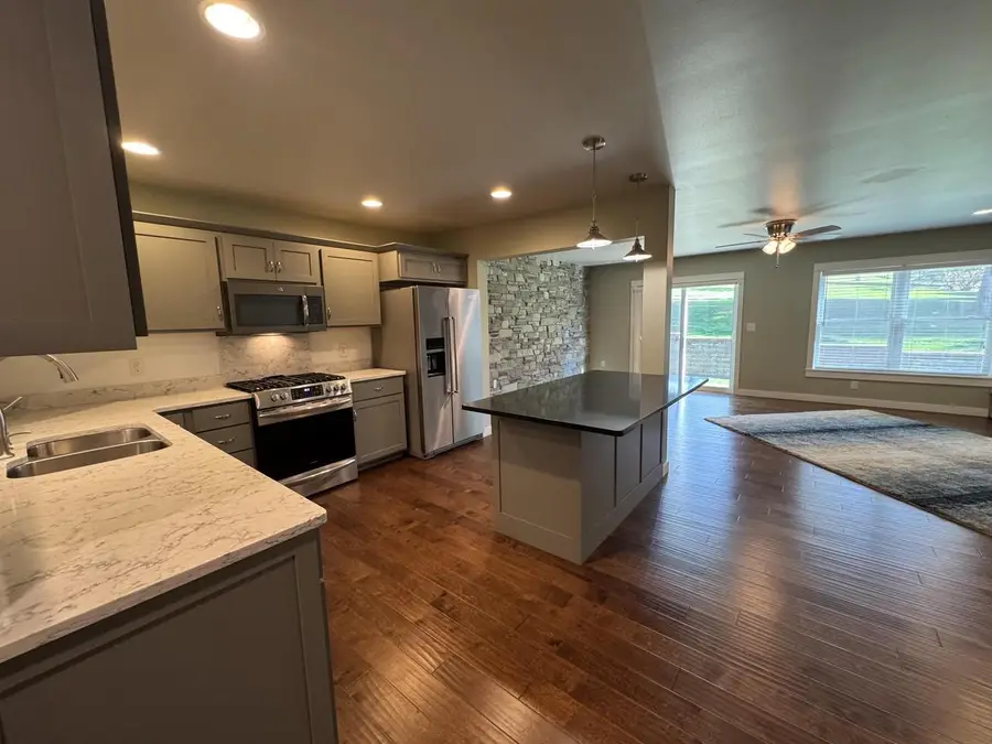 450 Coronado CIRCLE, Onalaska, WI 54650 - Image #2