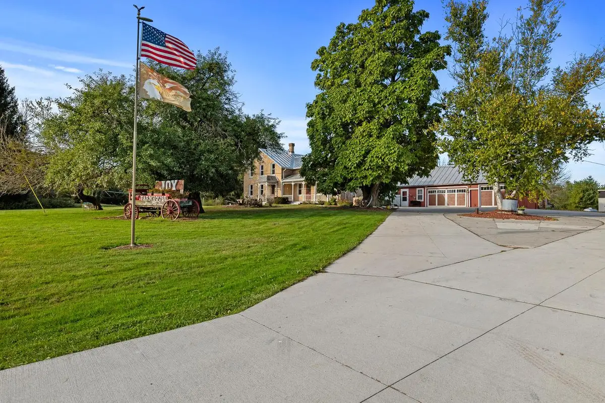 2722 Woodland DRIVE, Manitowoc, WI 54220 - Image #1