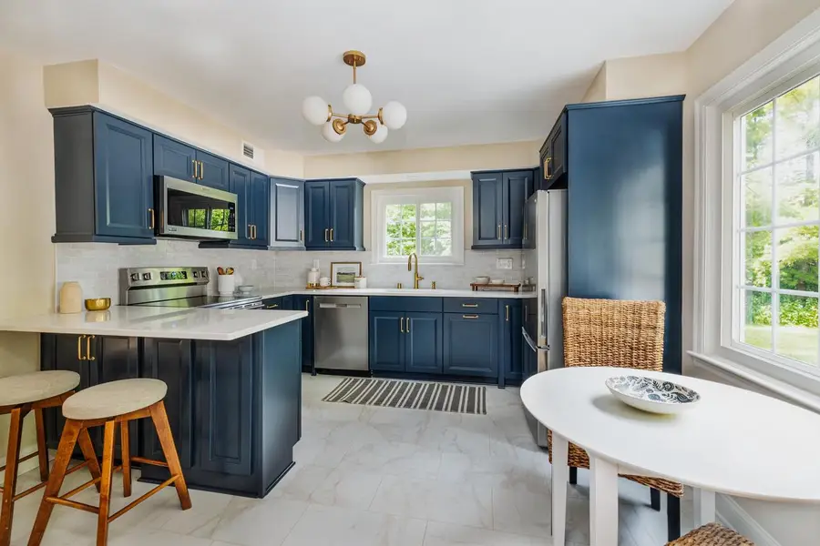 11022 W Liberty AVENUE, Hales Corners, WI 53130 - Image #3