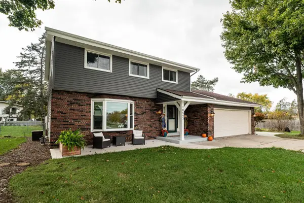 10543 Beacon Hill COURT E, Franklin, WI 53132