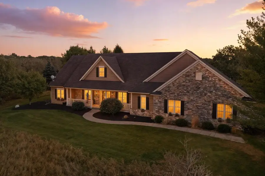 1123 Riley ROAD, Hartford, WI 53027 - Image #3