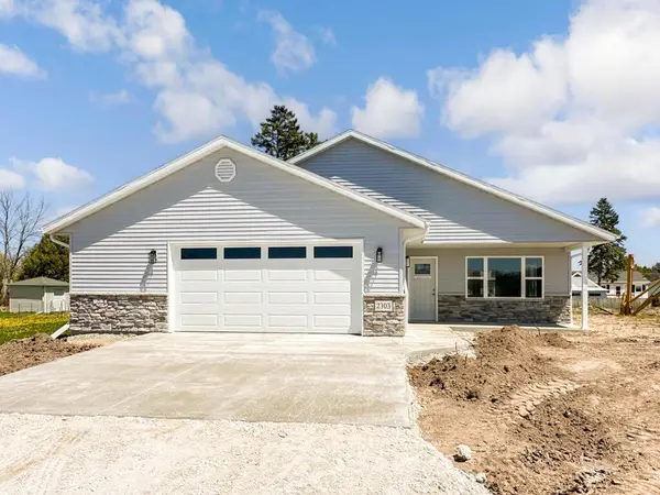 2303 S 19th STREET, Manitowoc, WI 54220