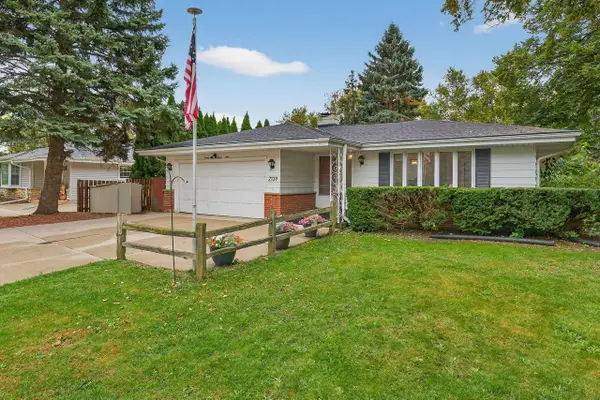 2139 E Leroy AVENUE, Saint Francis, WI 53235