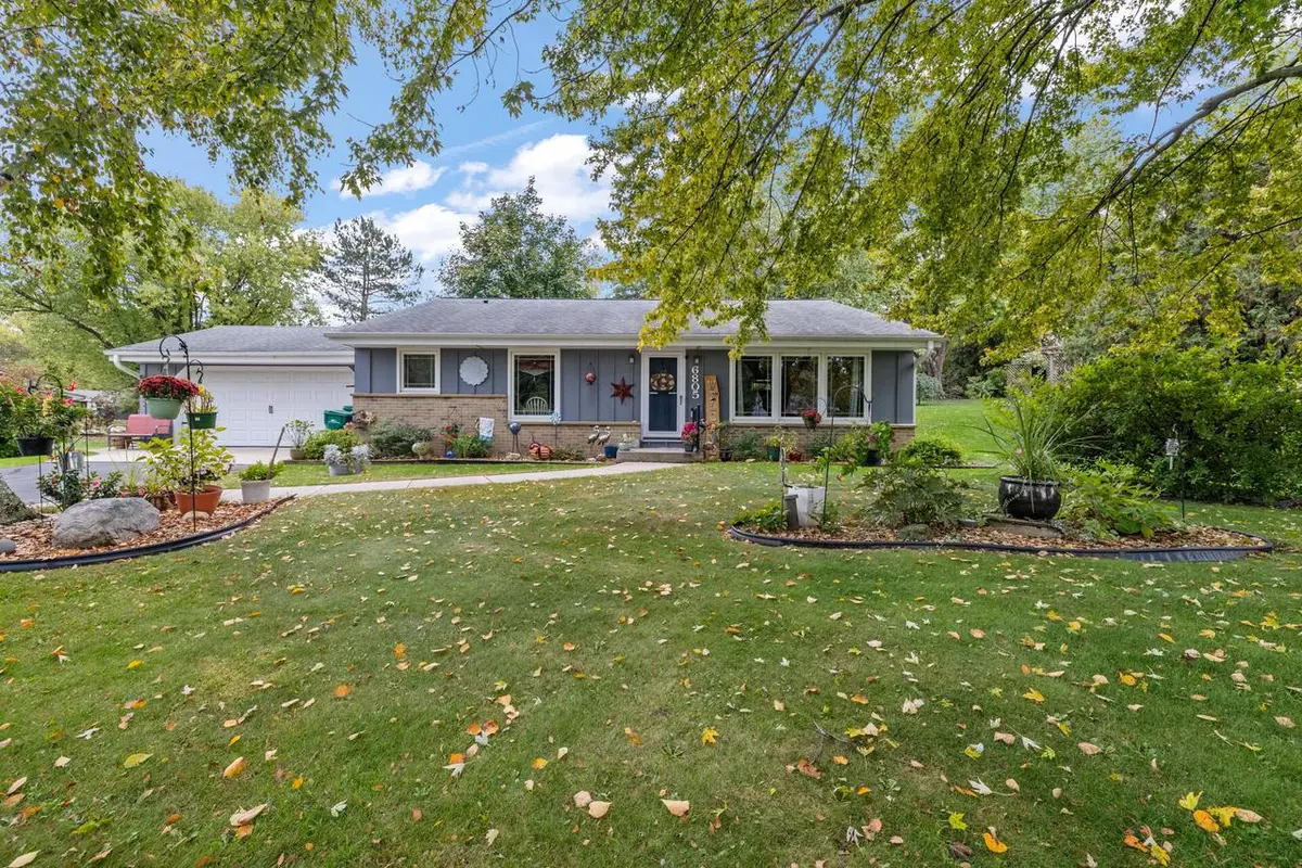 6805 Lee ROAD, Hartford, WI 53027 - Image #1