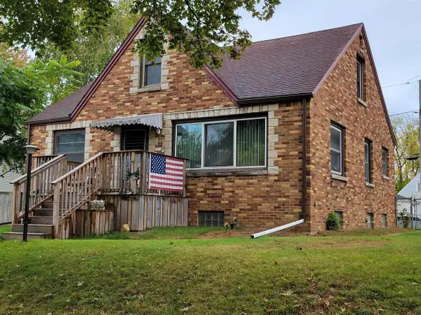 3718 S Iowa AVENUE, Saint Francis, WI 53235