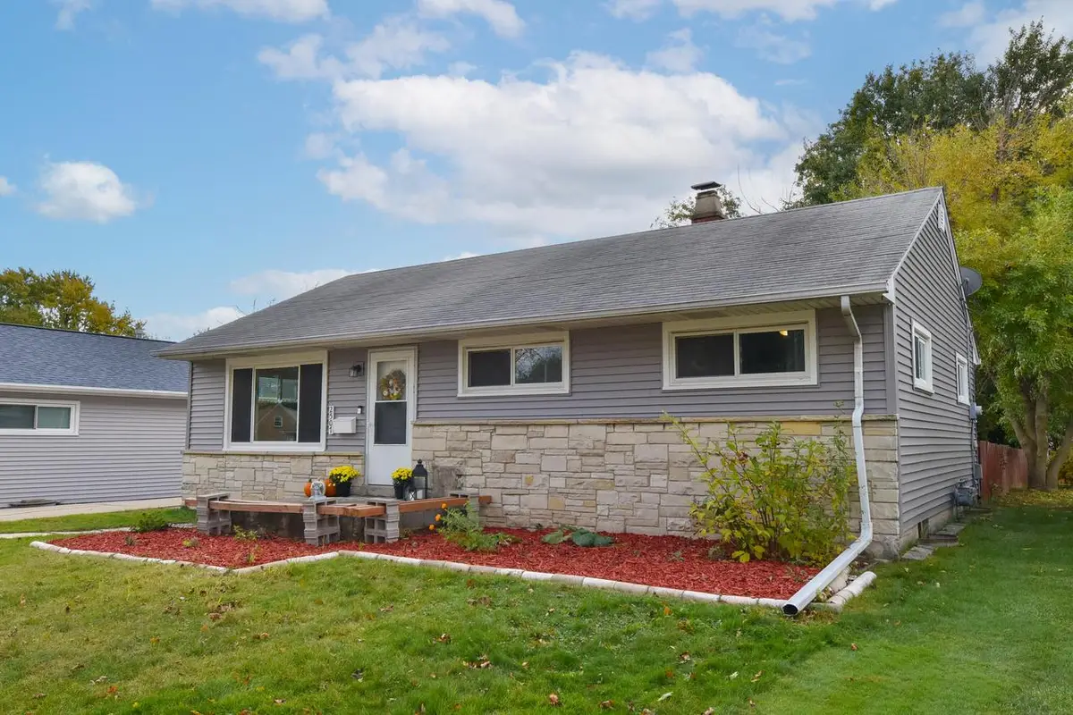 2507 W Whitaker AVENUE, Milwaukee, WI 53221 - Image #1