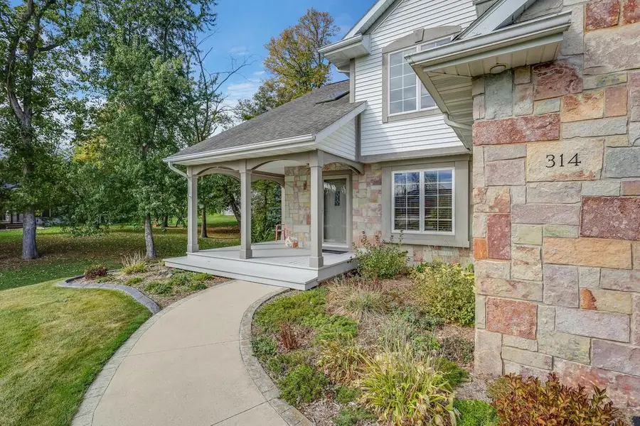 314 Micarl COURT, Manitowoc, WI 54220 - Image #3