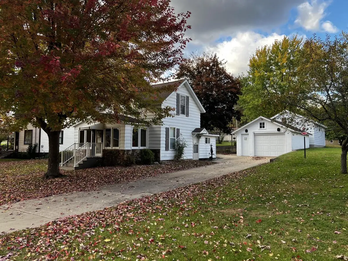 302 E Park STREET, Neshkoro, WI 54960 - Image #1