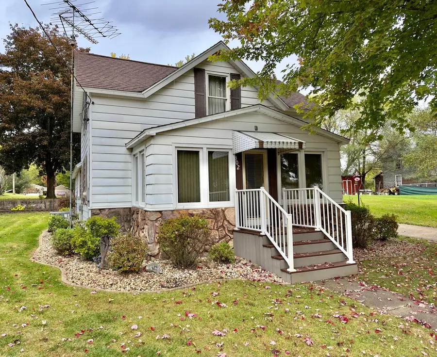 302 E Park STREET, Neshkoro, WI 54960 - Image #2