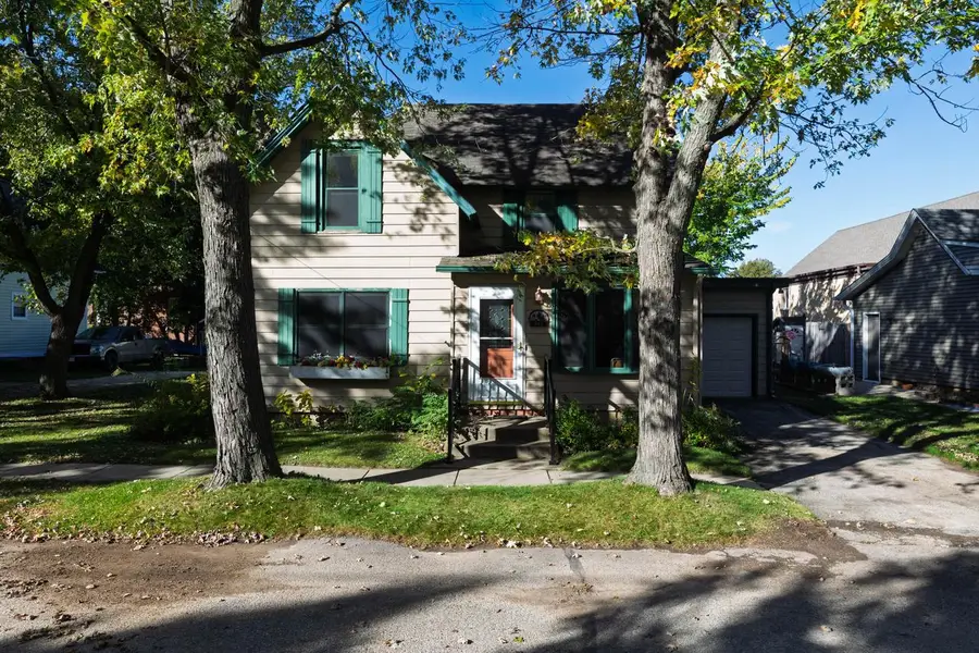 221 Evergreen STREET, Dousman, WI 53118 - Image #2