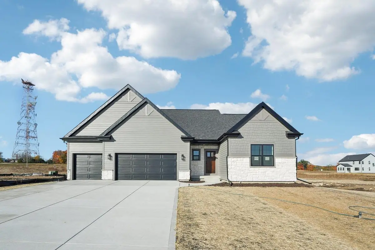 465 Sandstone STREET, Slinger, WI 53086 - Image #1