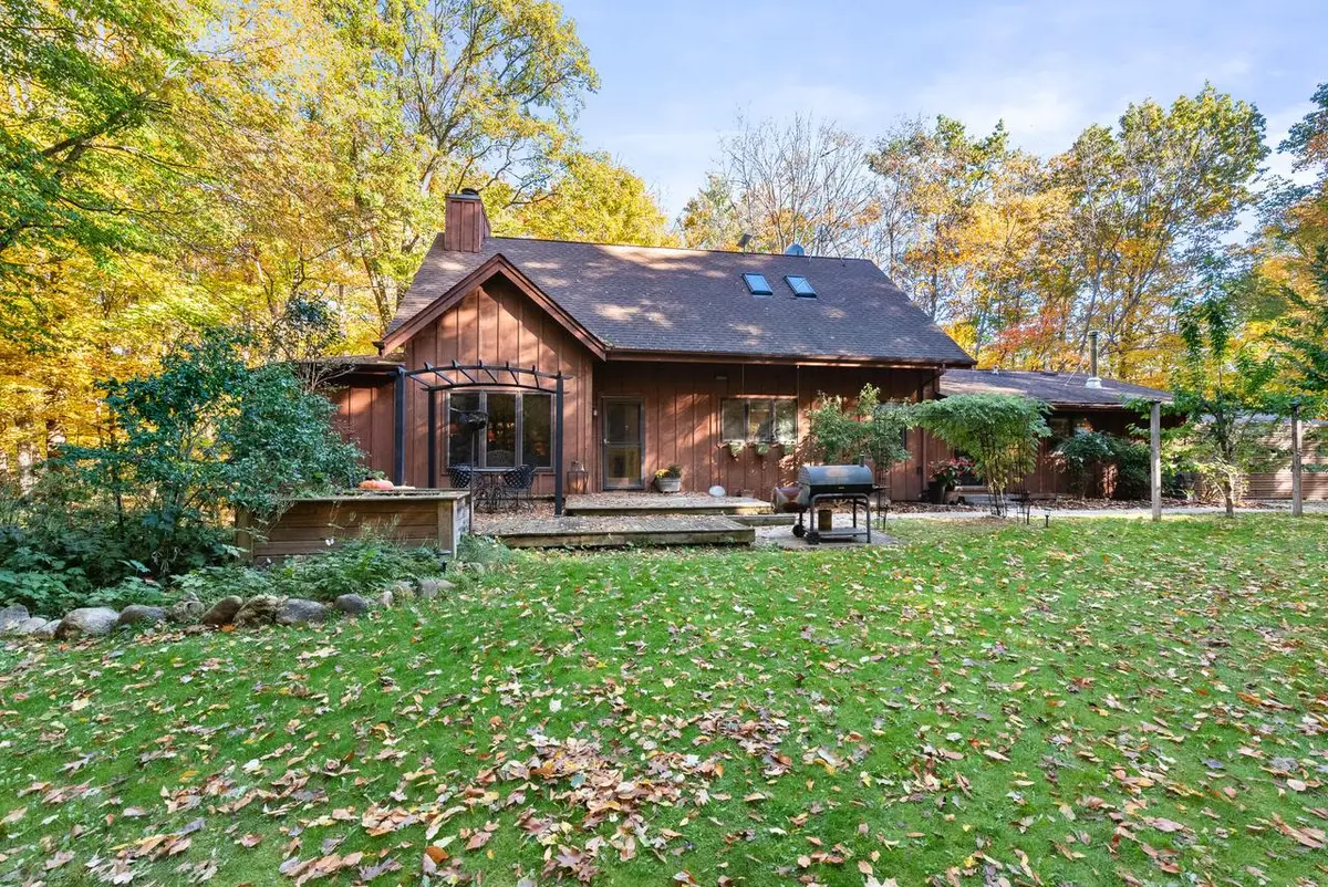 W4885 Valley Heights DRIVE, Fredonia, WI 53021 - Image #1