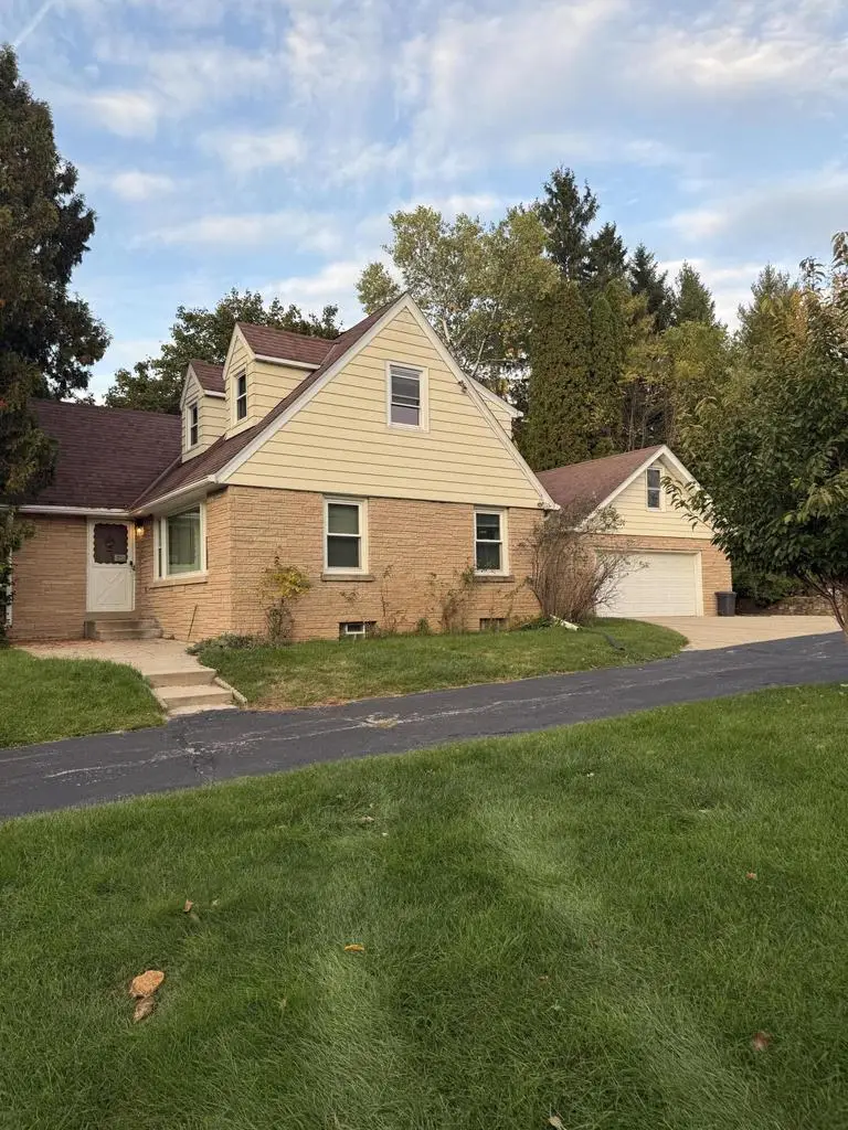 W142N6966 Oakwood DRIVE, Menomonee Falls, WI 53051 - Image #3