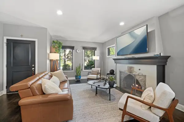 2432 N Lake DRIVE, Milwaukee, WI 53211