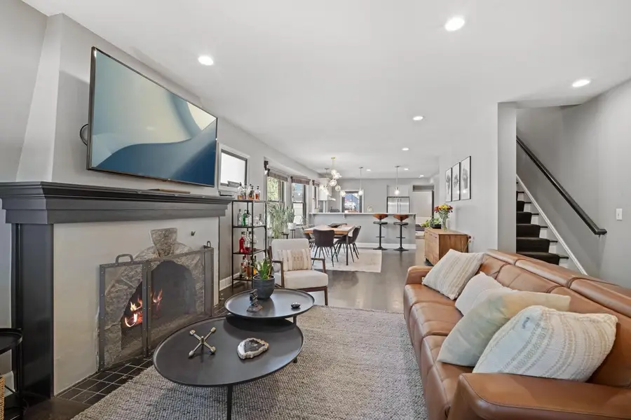 2432 N Lake DRIVE, Milwaukee, WI 53211 - Image #3